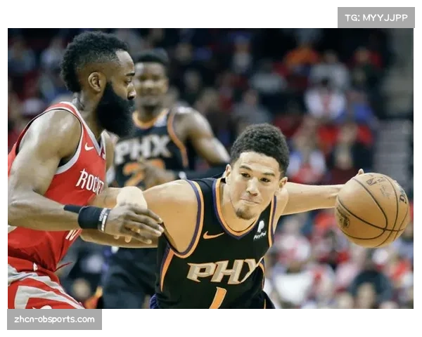 即时：布克疑似腿部拉伤离场，太阳与快船比赛陷入僵局